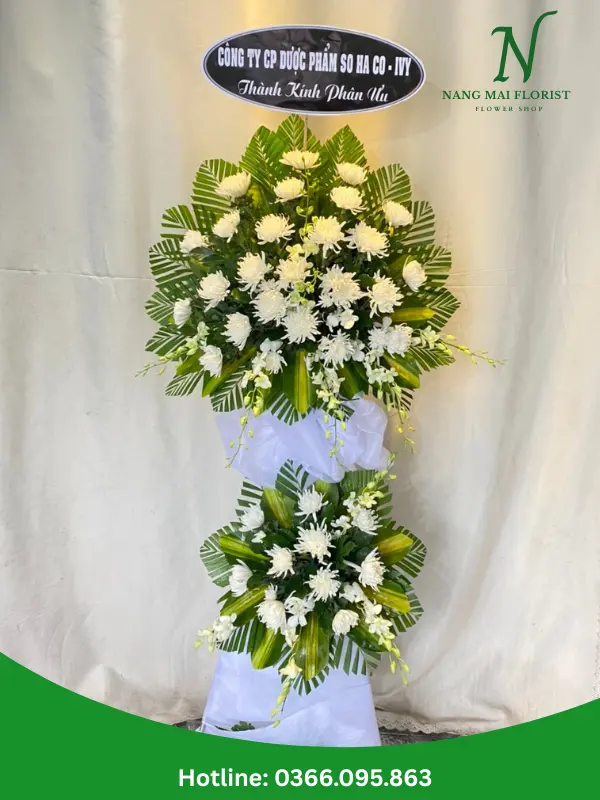 Vòng hoa chia buồn nhỏ hoa cúc phù hợp đi viếng cá nhân